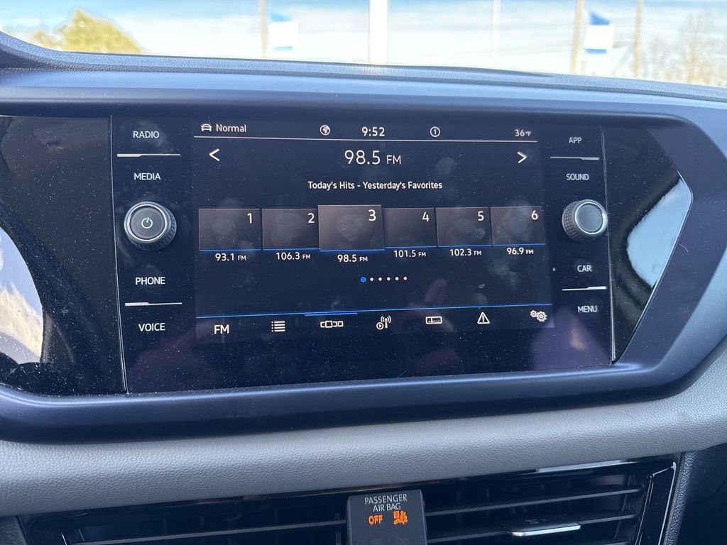 Used 2022 Volkswagen Taos SE image 13