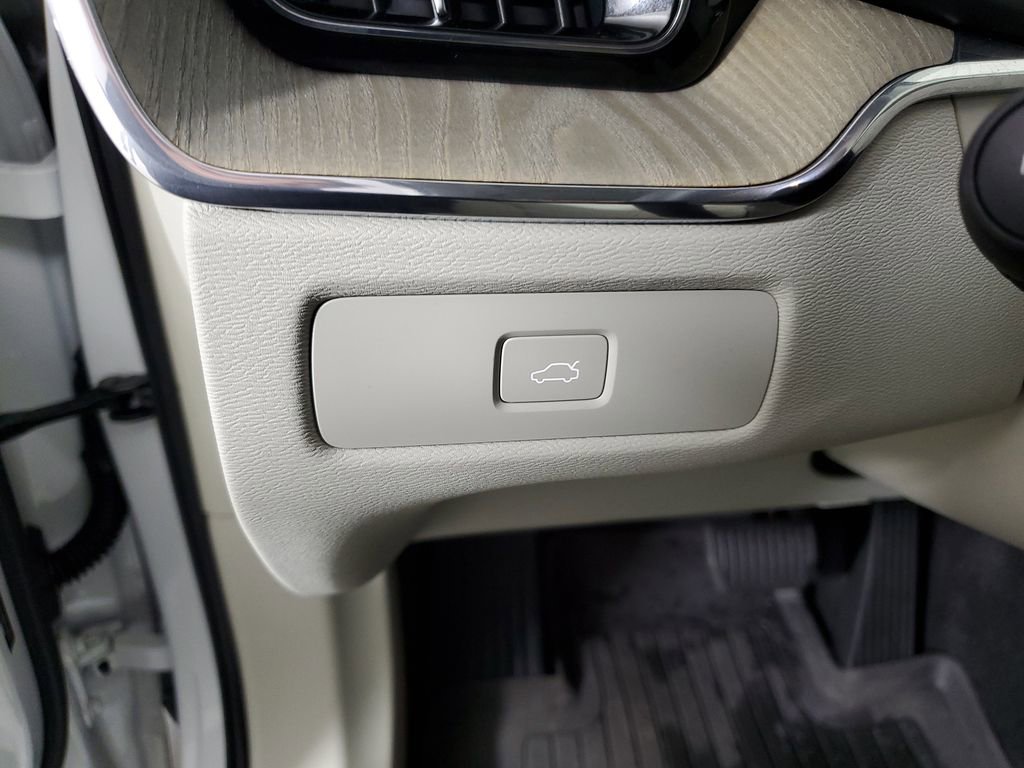 Certified 2023 Volvo XC60 B5 Plus w/ Climate Package AWD/4WD image 29