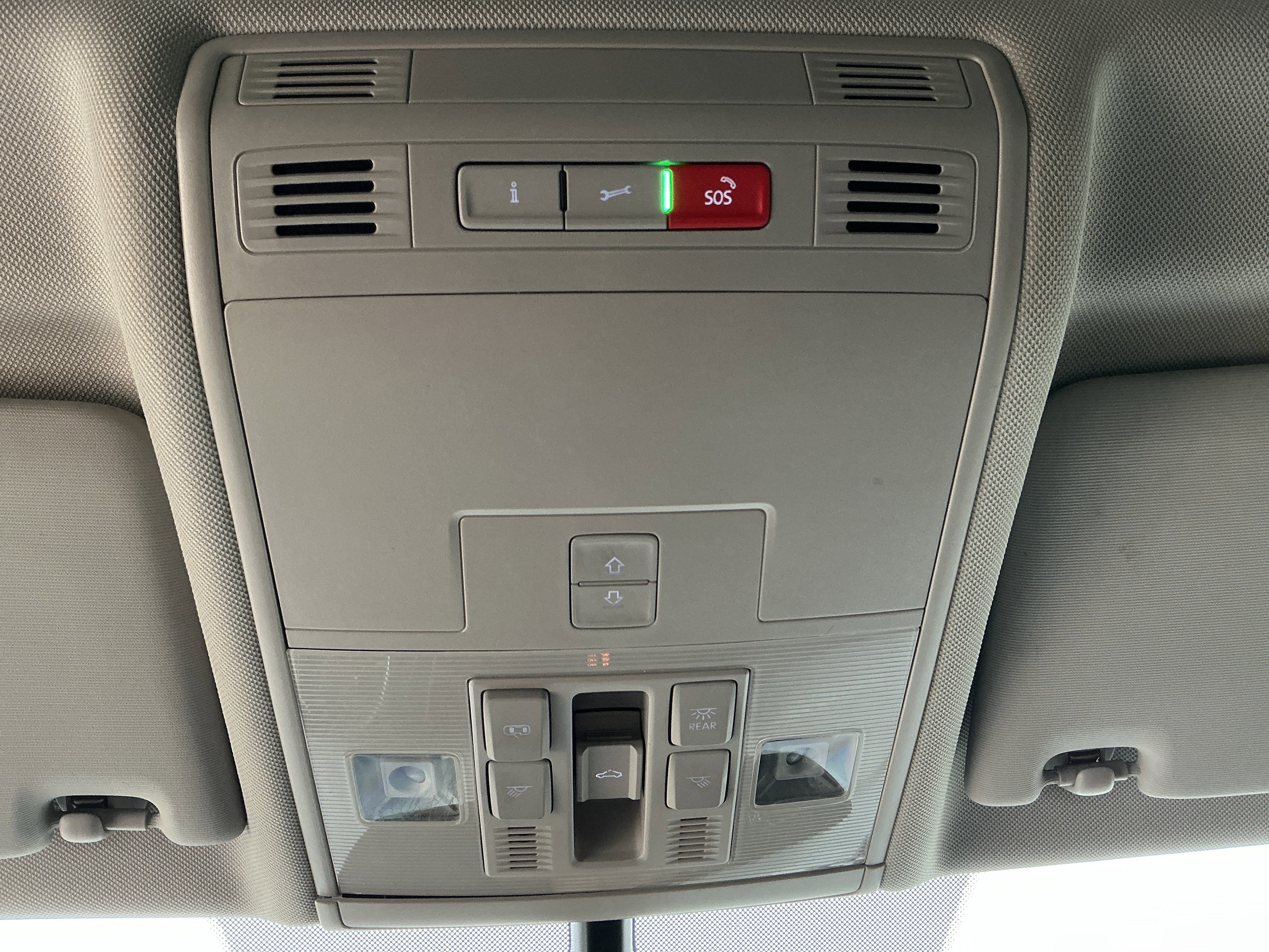 Used 2021 Volkswagen Tiguan SE w/ Panoramic Sunroof Package image 27