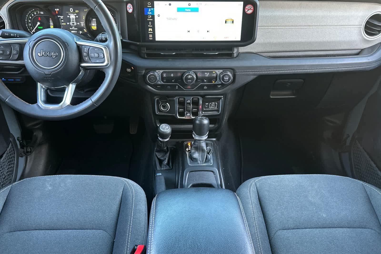 Used 2024 Jeep Wrangler Unlimited Sahara AWD/4WD image 4