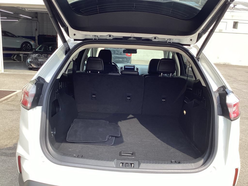 Used 2021 Ford Edge Titanium AWD/4WD image 10