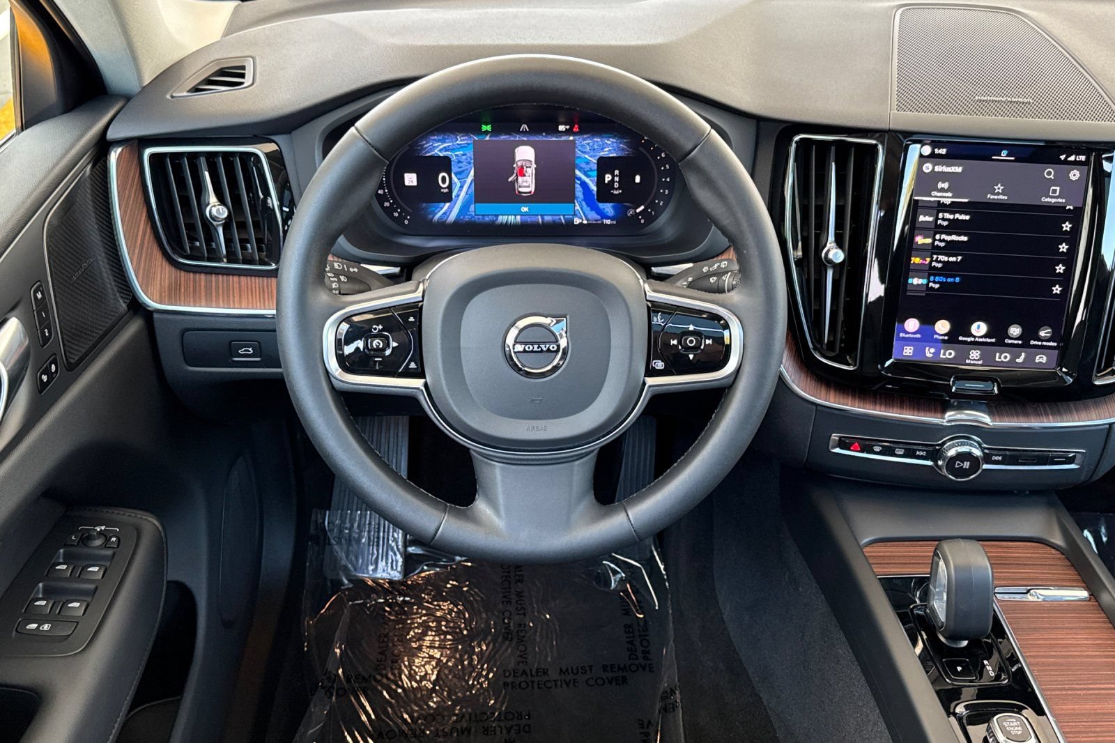 Used 2023 Volvo XC60 B5 Plus w/ Climate Package AWD/4WD image 16