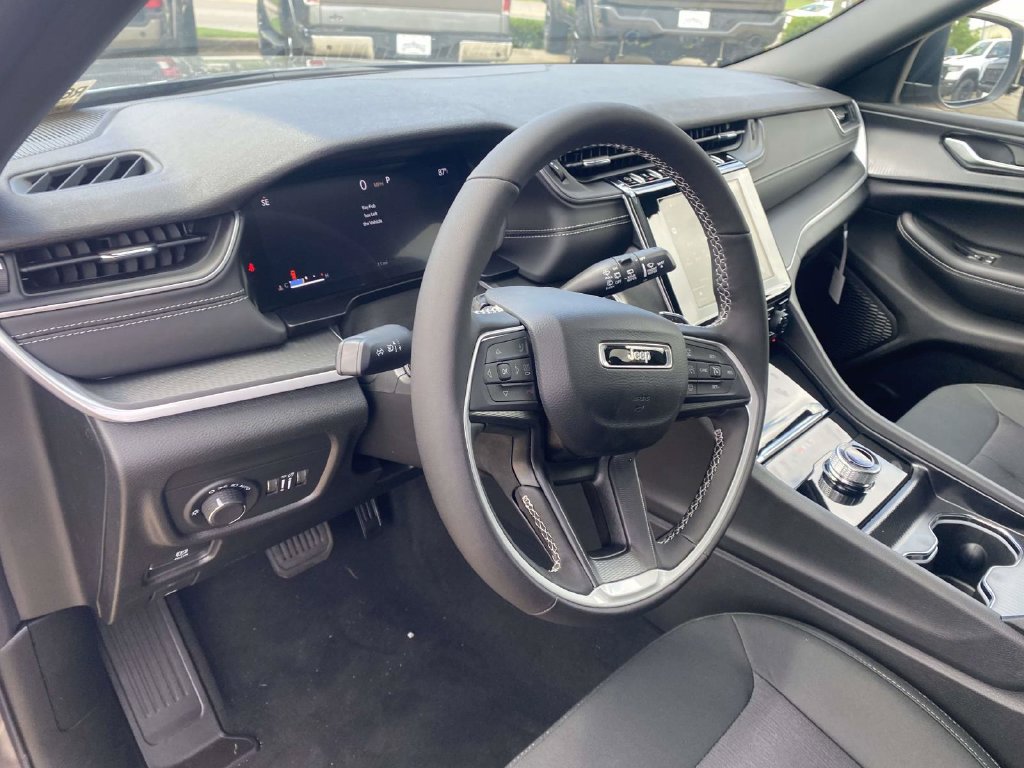 New 2026 Jeep Grand Cherokee L 2WD image 17