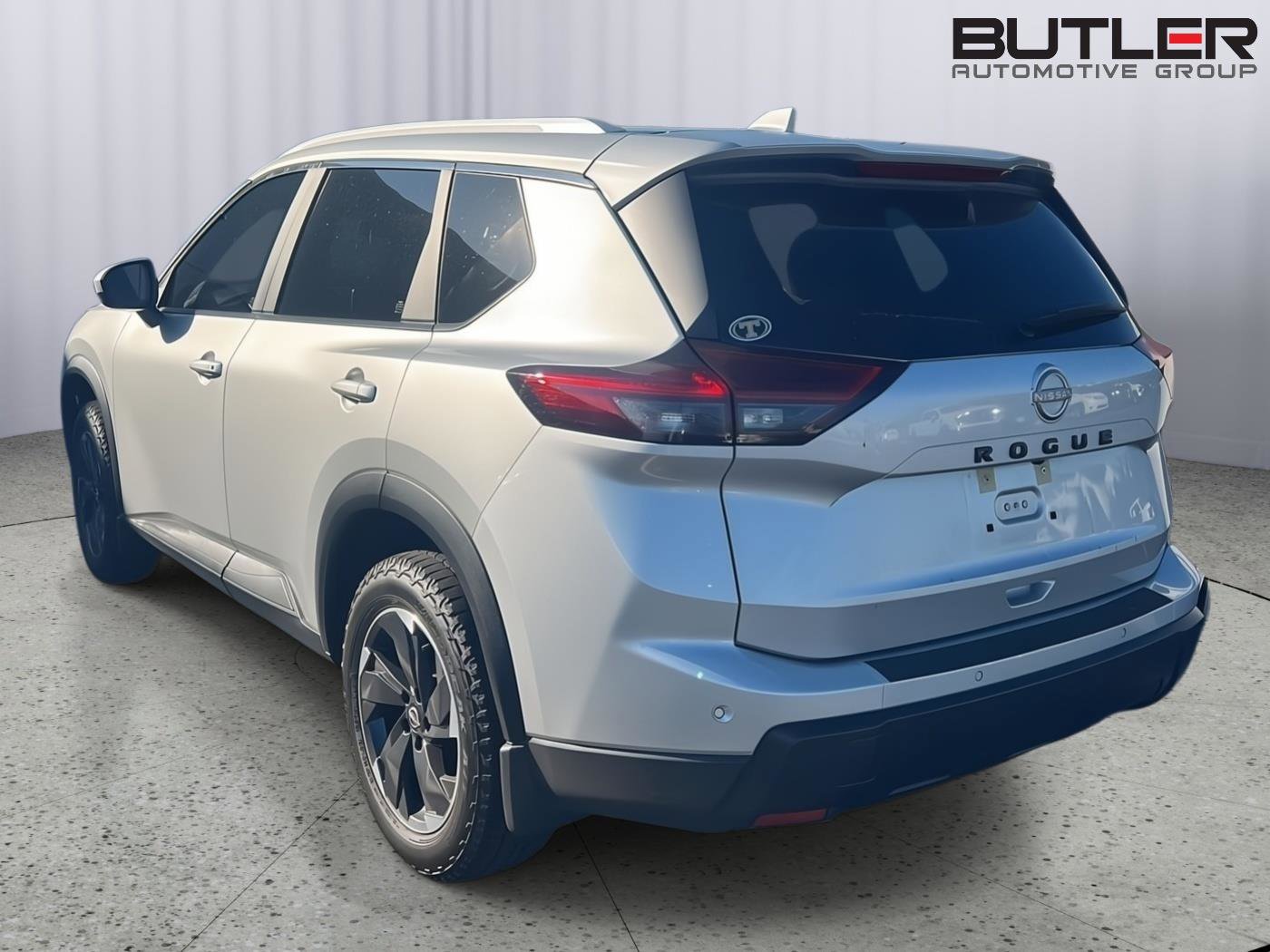 Used 2024 Nissan Rogue SV w/ SV Premium Package image 10