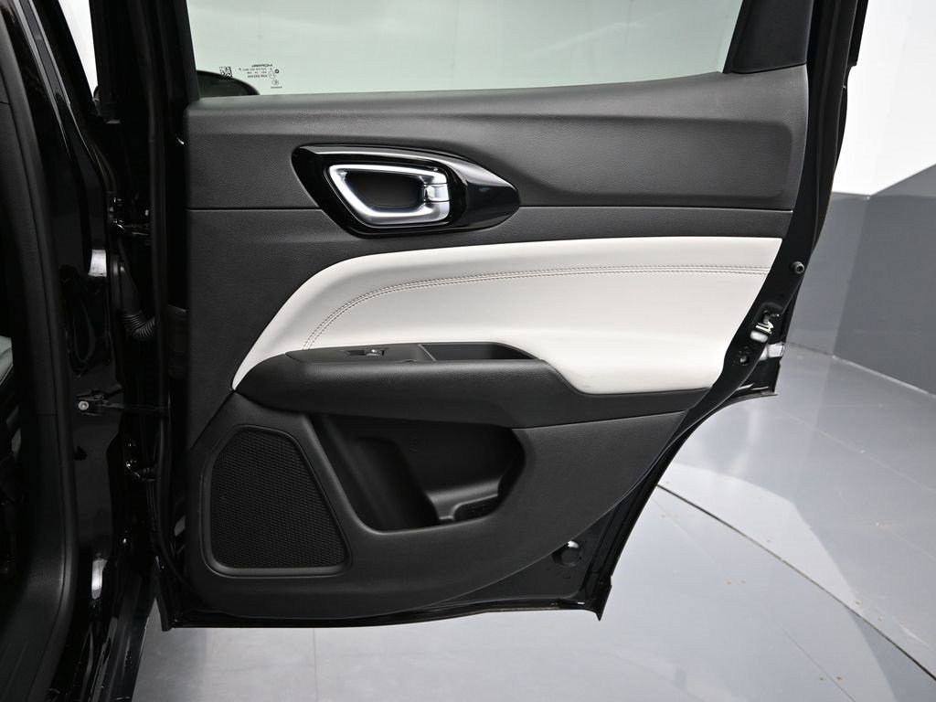 Used 2025 Jeep Compass Limited image 15