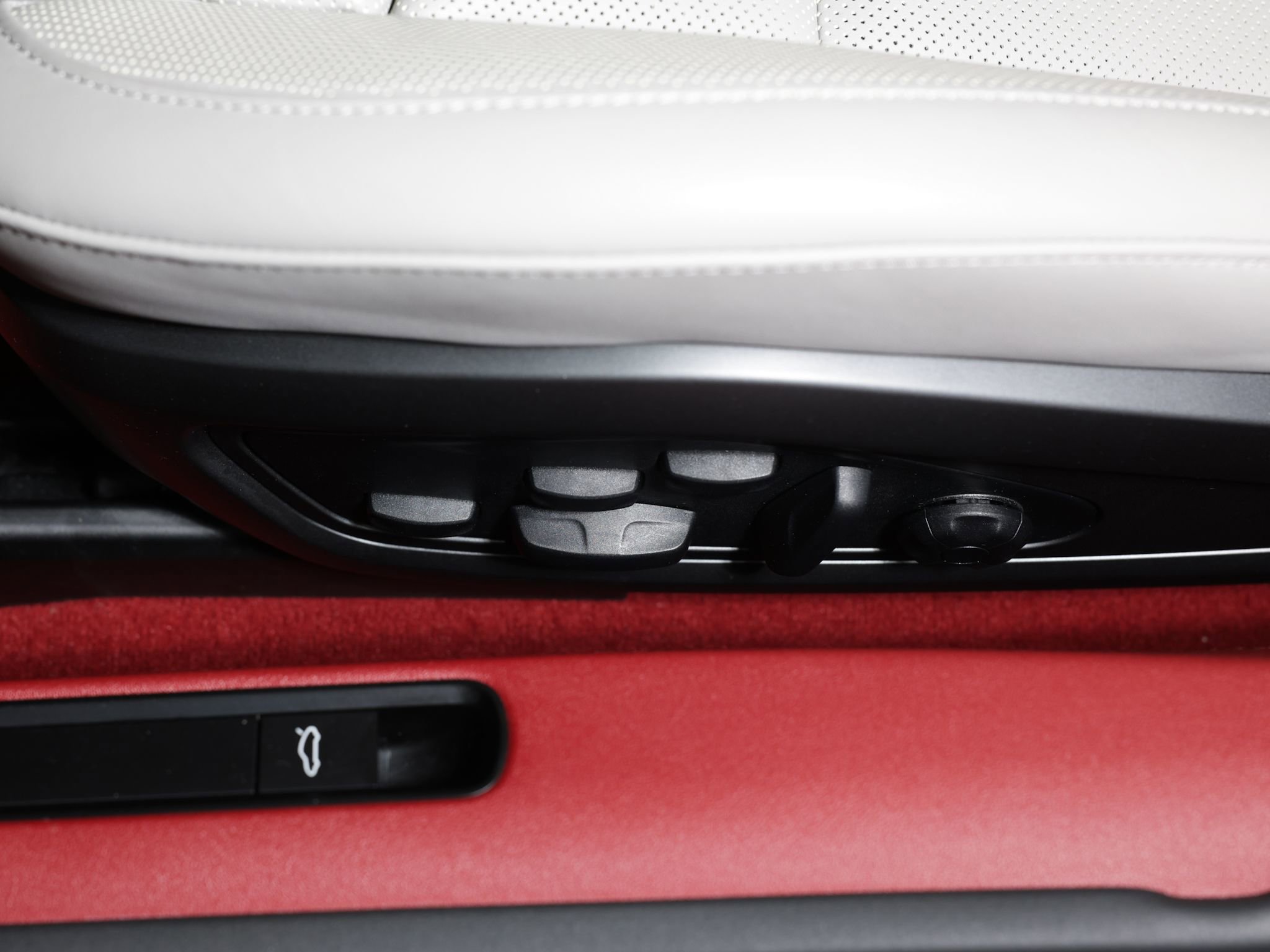 Used 2025 Porsche 911 Turbo S image 34