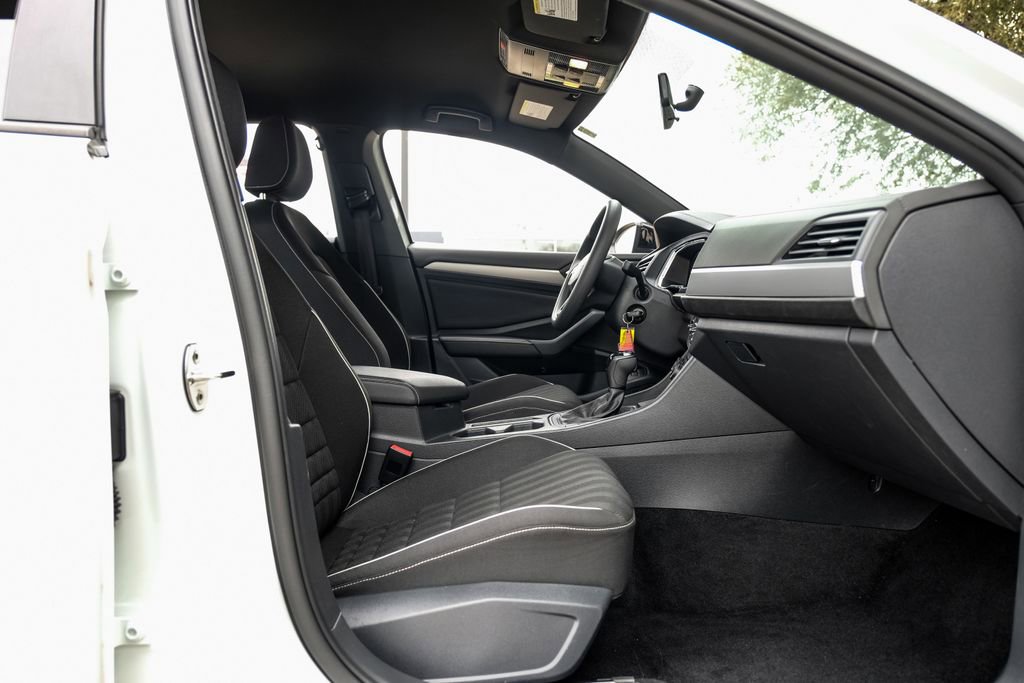 Used 2022 Volkswagen Jetta Sport image 41