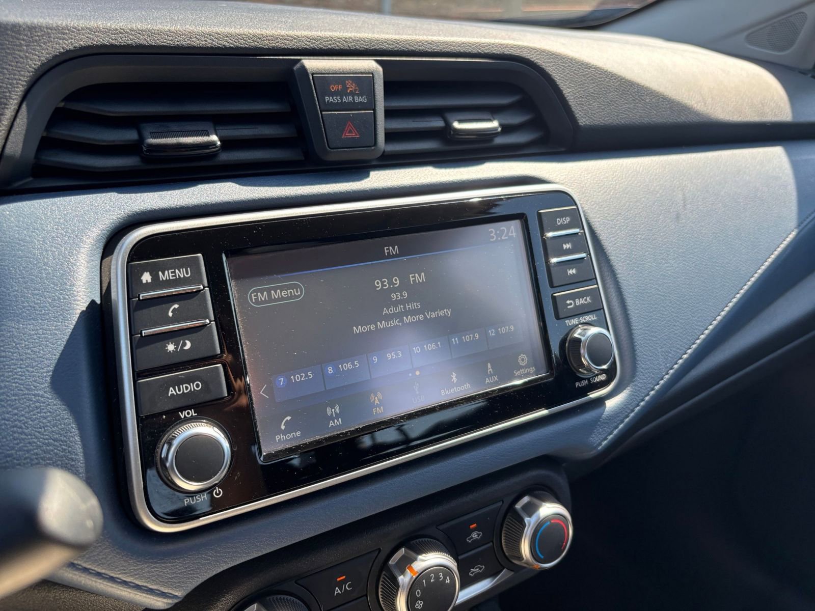 Used 2025 Nissan Versa SV FWD image 20