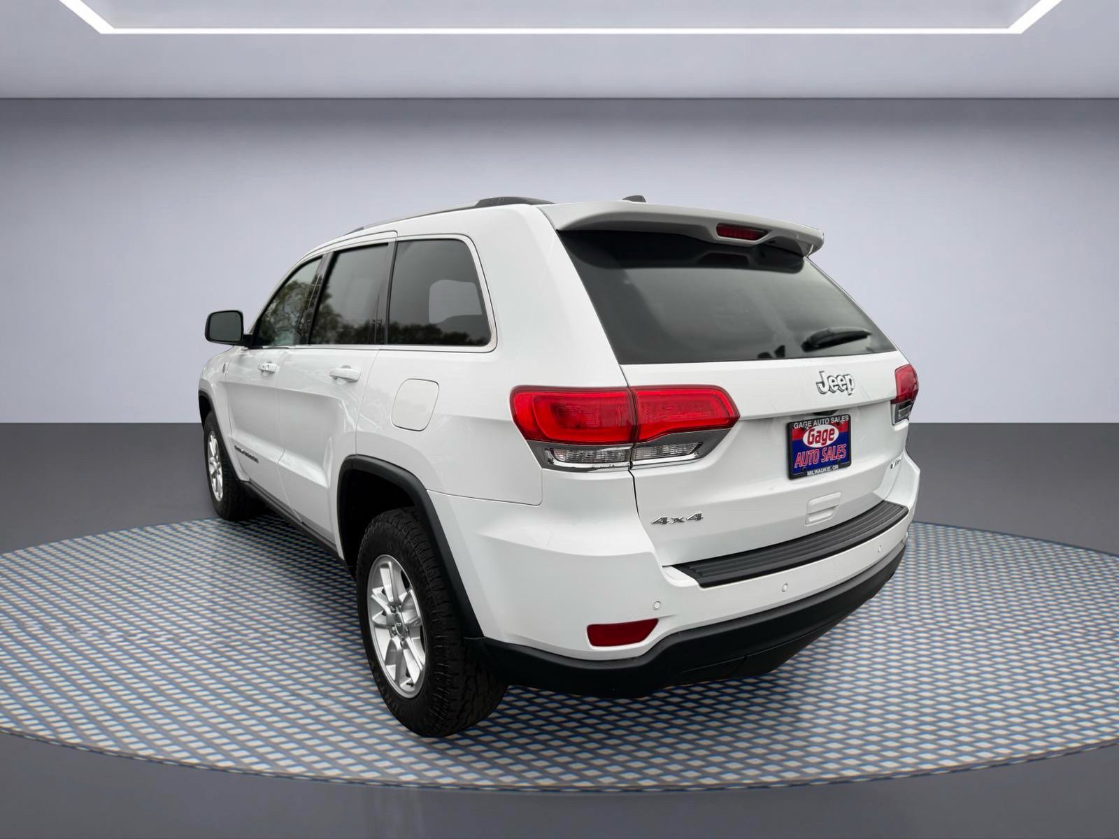 Used 2018 Jeep Grand Cherokee Laredo AWD/4WD image 4