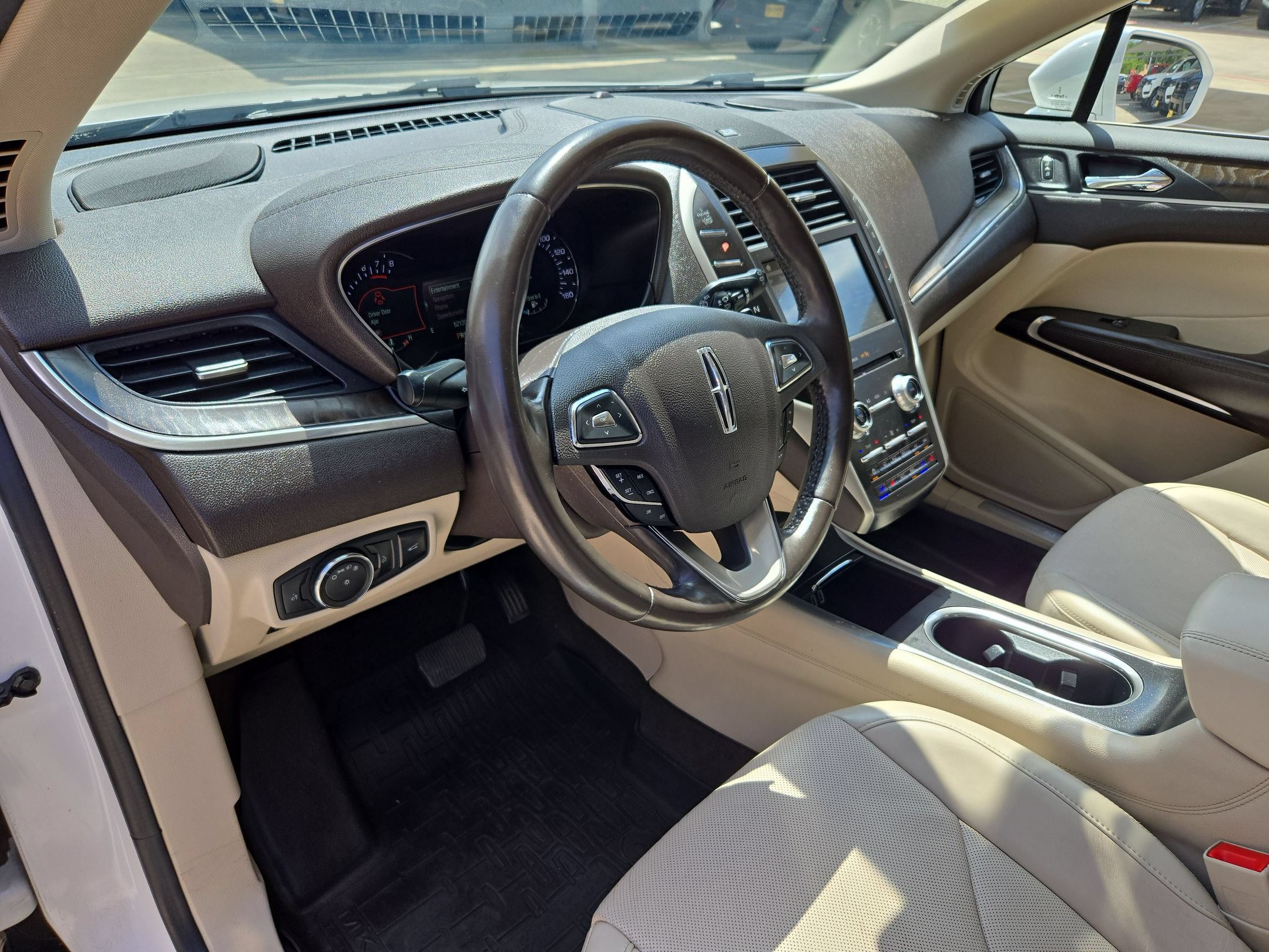 Used 2019 Lincoln MKC Reserve w/ MKC Climate Package FWD image 11