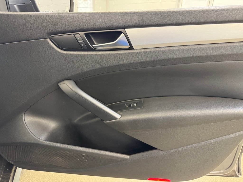 Used 2013 Volkswagen Passat 2.5 SE FWD image 33