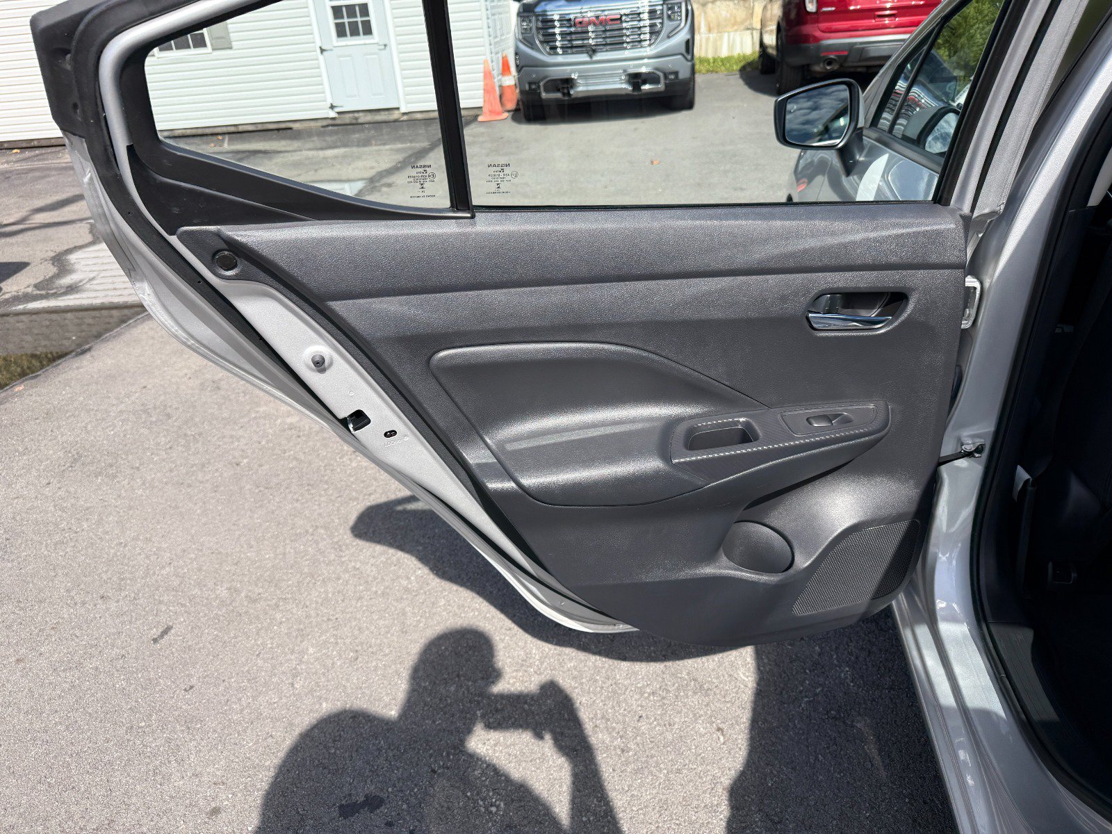 Used 2025 Nissan Versa SV FWD image 17
