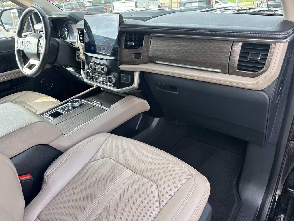 Used 2024 Ford Expedition Limited RWD image 12