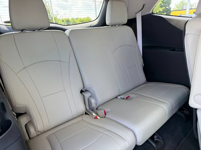 Used 2021 Buick Enclave Essence w/ Sound and Sites Package AWD/4WD image 28