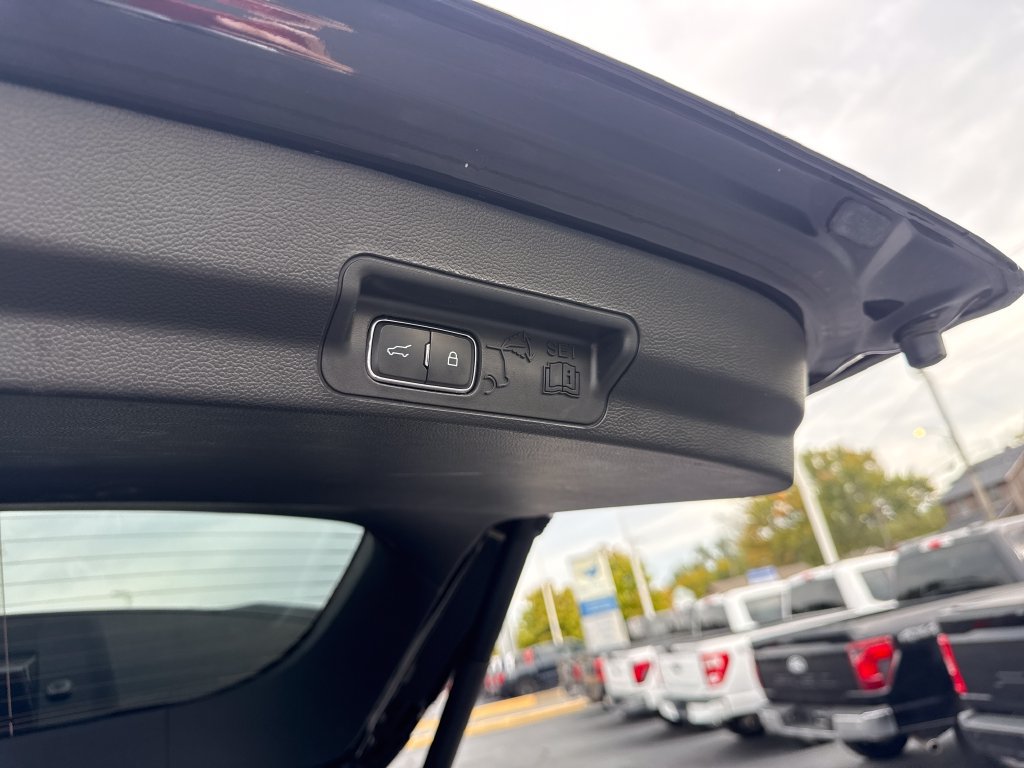 Used 2023 Ford Explorer XLT AWD/4WD image 15