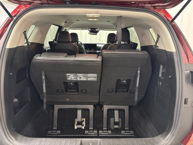 Used 2025 Kia Carnival FWD image 12