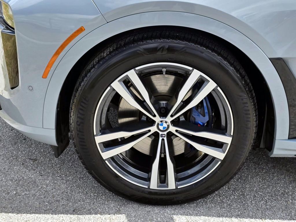 Used 2026 BMW X7 xDrive40i image 11