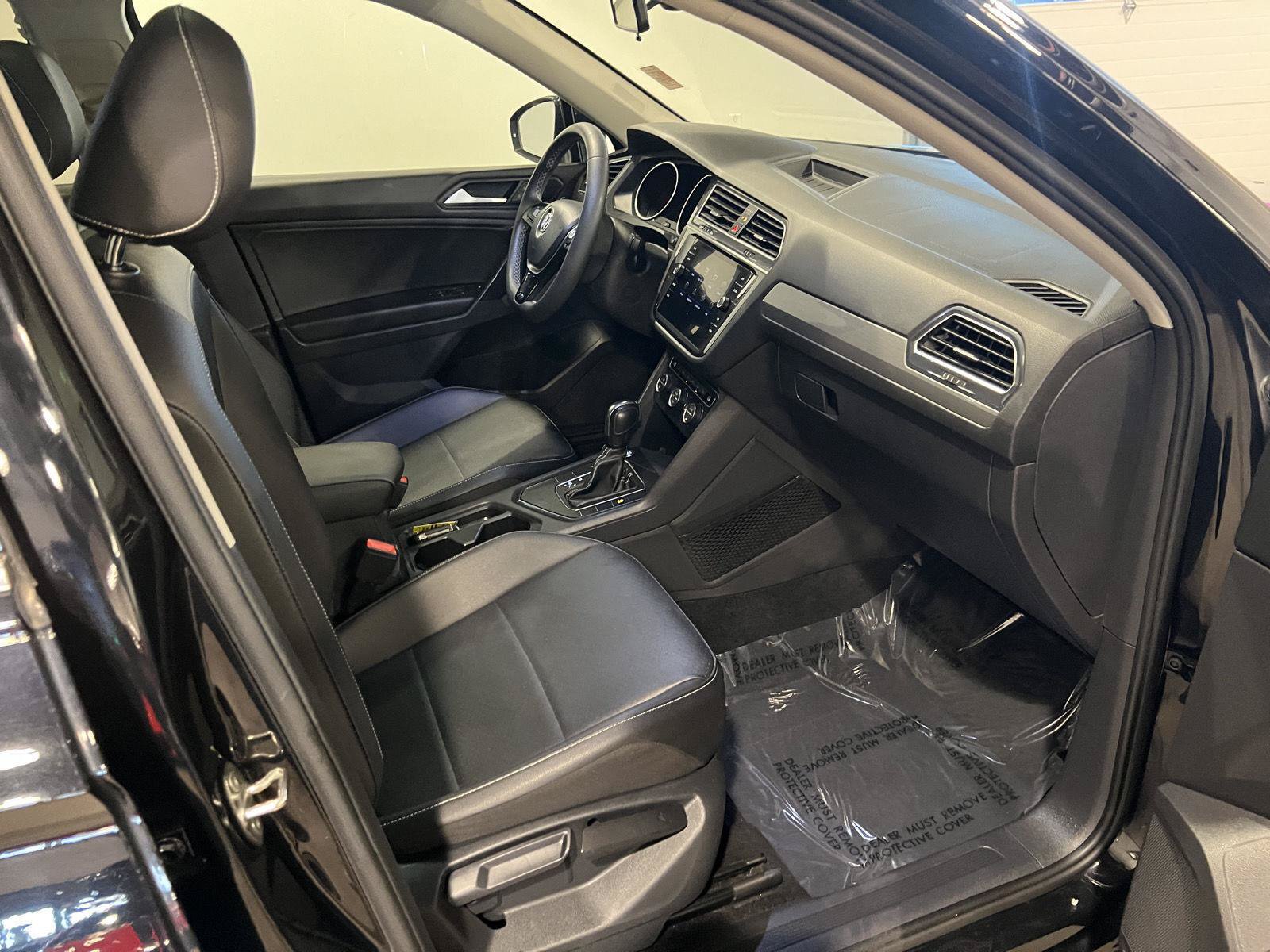 Used 2021 Volkswagen Tiguan SE FWD image 40