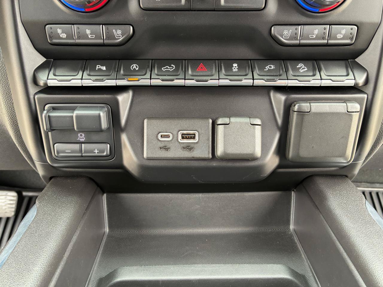 Used 2021 Chevrolet Silverado 1500 LTZ AWD/4WD image 28
