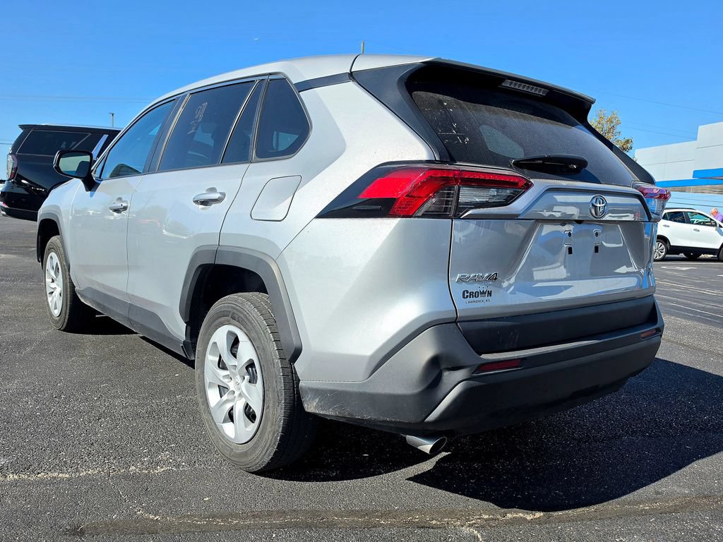 Used 2025 Toyota RAV4 LE AWD/4WD image 4