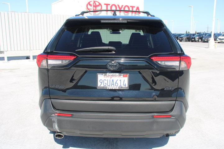 Used 2023 Toyota RAV4 XLE Premium FWD image 4