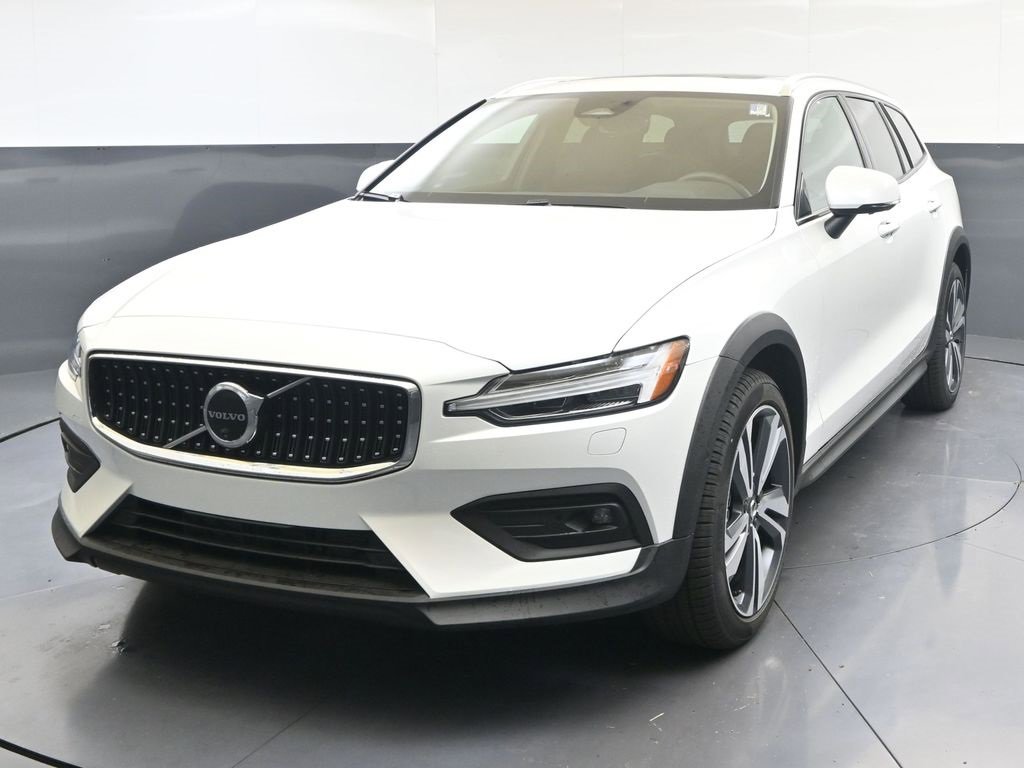 New 2026 Volvo V60 B5 Cross Country Plus w/ Protection Package Premier