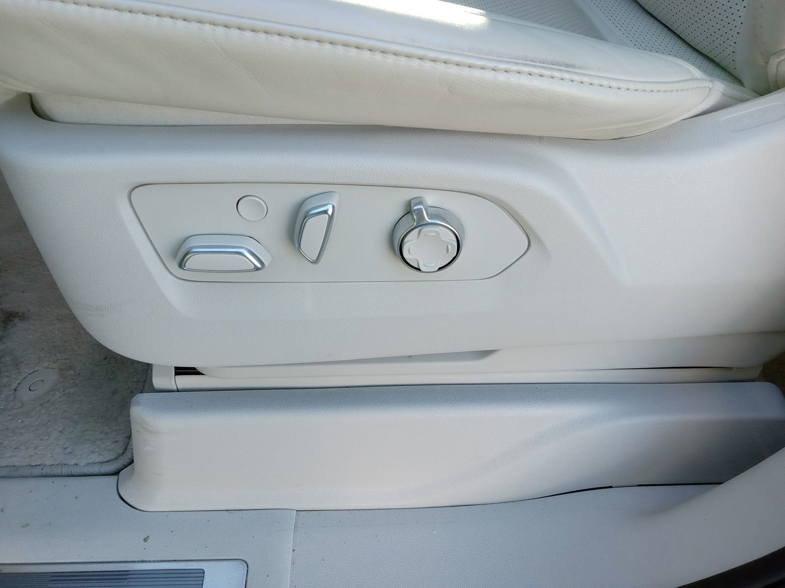 Used 2024 Cadillac Escalade Sport Platinum w/ LPO, ONYX Package image 12