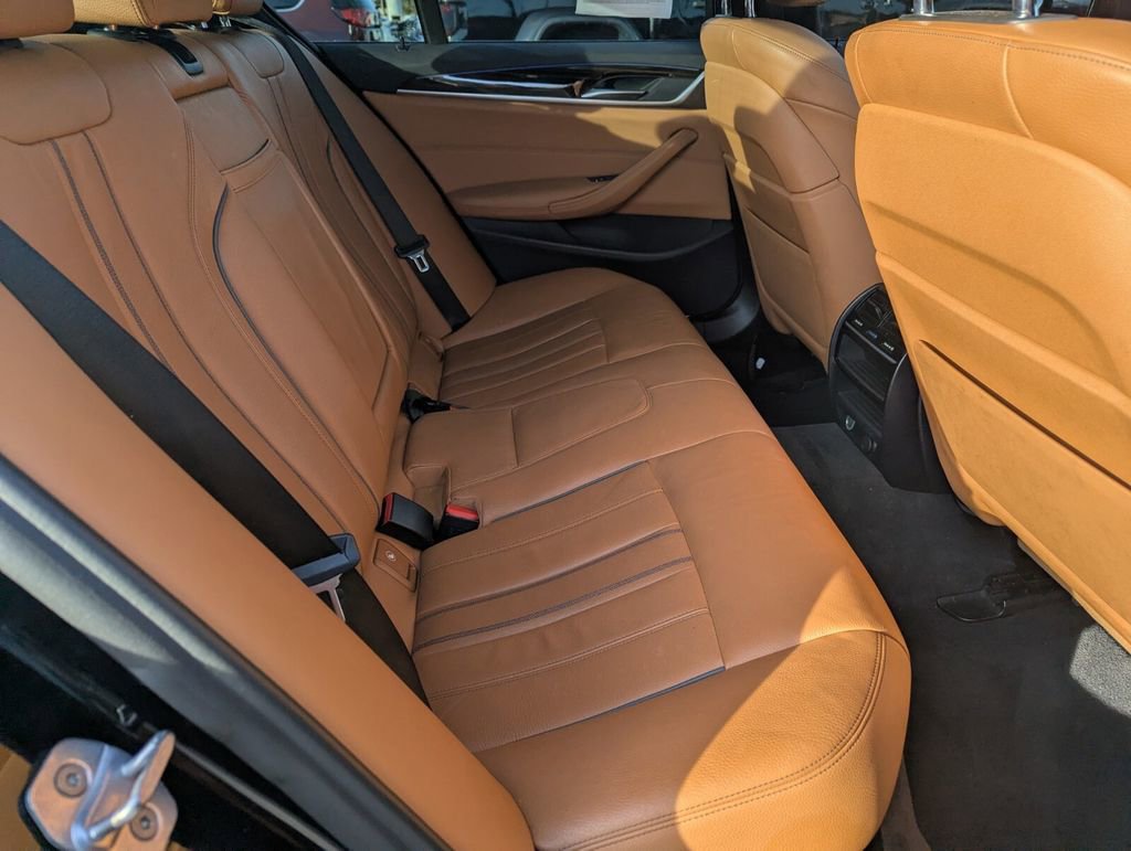 Used 2018 BMW 530e w/ M Sport Package 2 image 13