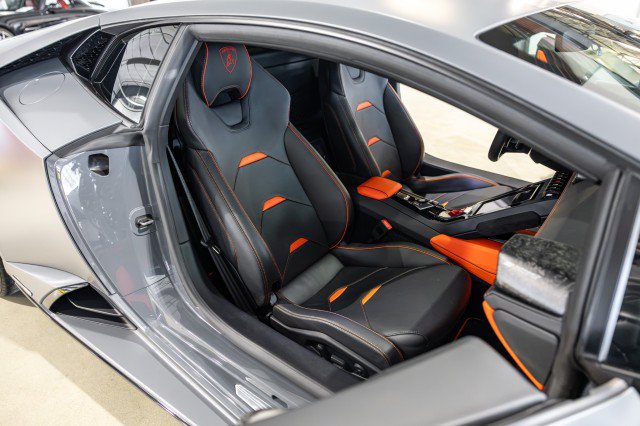 Used 2022 Lamborghini Huracan EVO RWD image 34