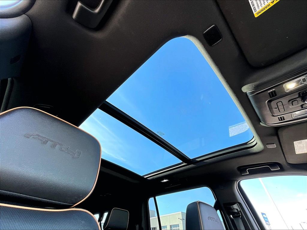 Used 2022 GMC Yukon XL AT4 image 22