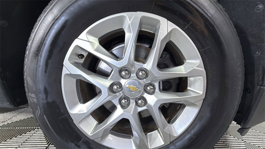 Used 2023 Chevrolet Traverse LS w/ Safety Package image 33