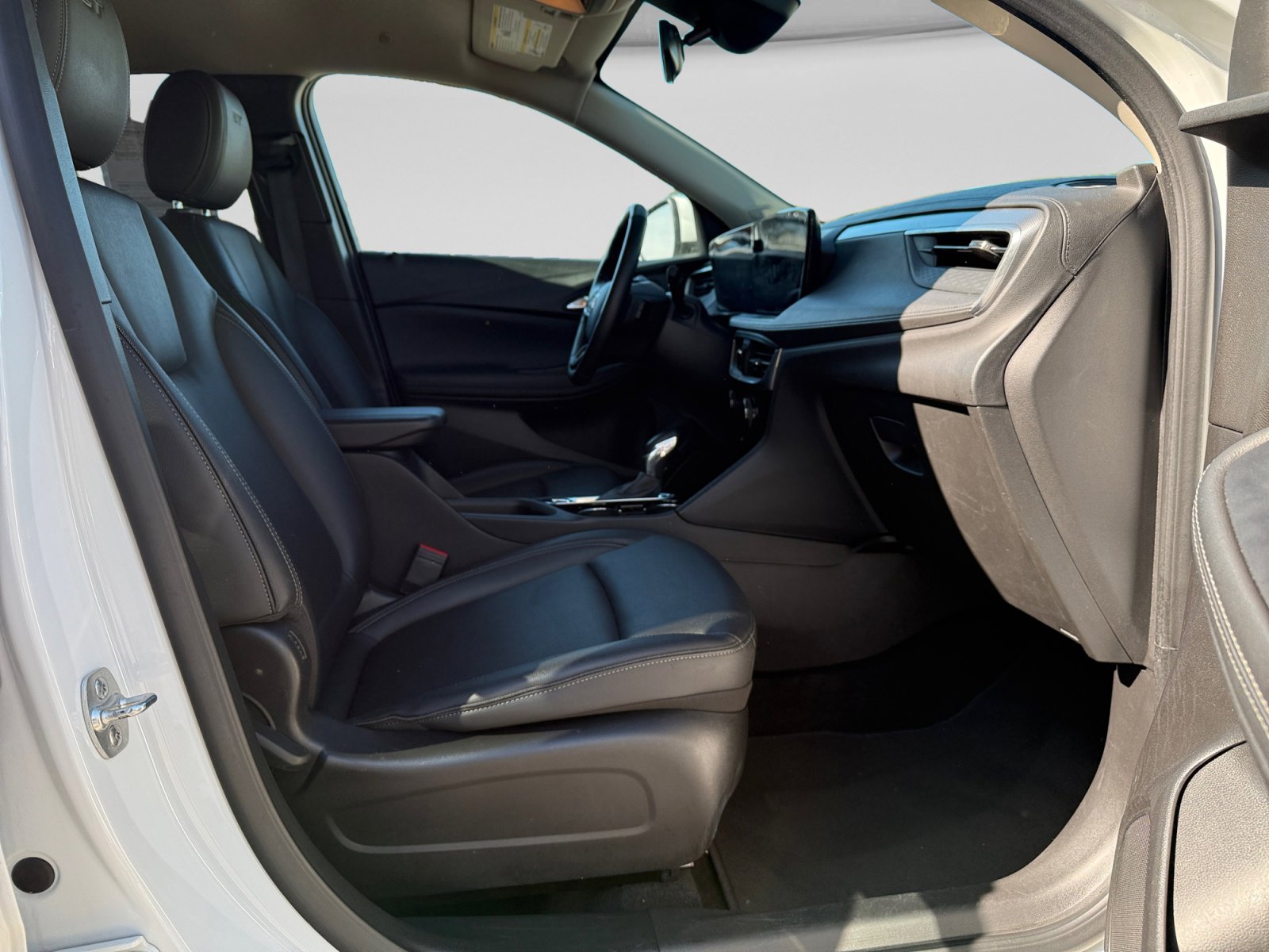 Used 2024 Buick Encore GX Sport Touring w/ Comfort Package image 17