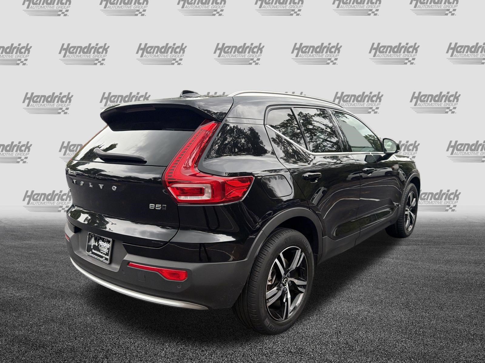 Certified 2023 Volvo XC40 B5 Plus AWD/4WD image 10