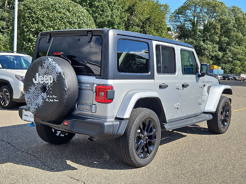 Used 2023 Jeep Wrangler Unlimited Sahara w/ Cold Weather Group AWD/4WD image 7