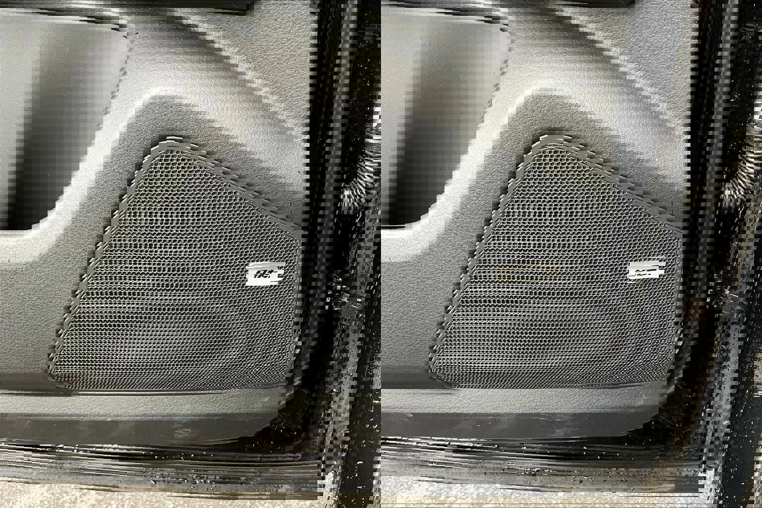 Used 2023 Porsche Cayenne Coupe image 32