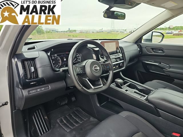 Used 2025 Nissan Pathfinder SV FWD image 10