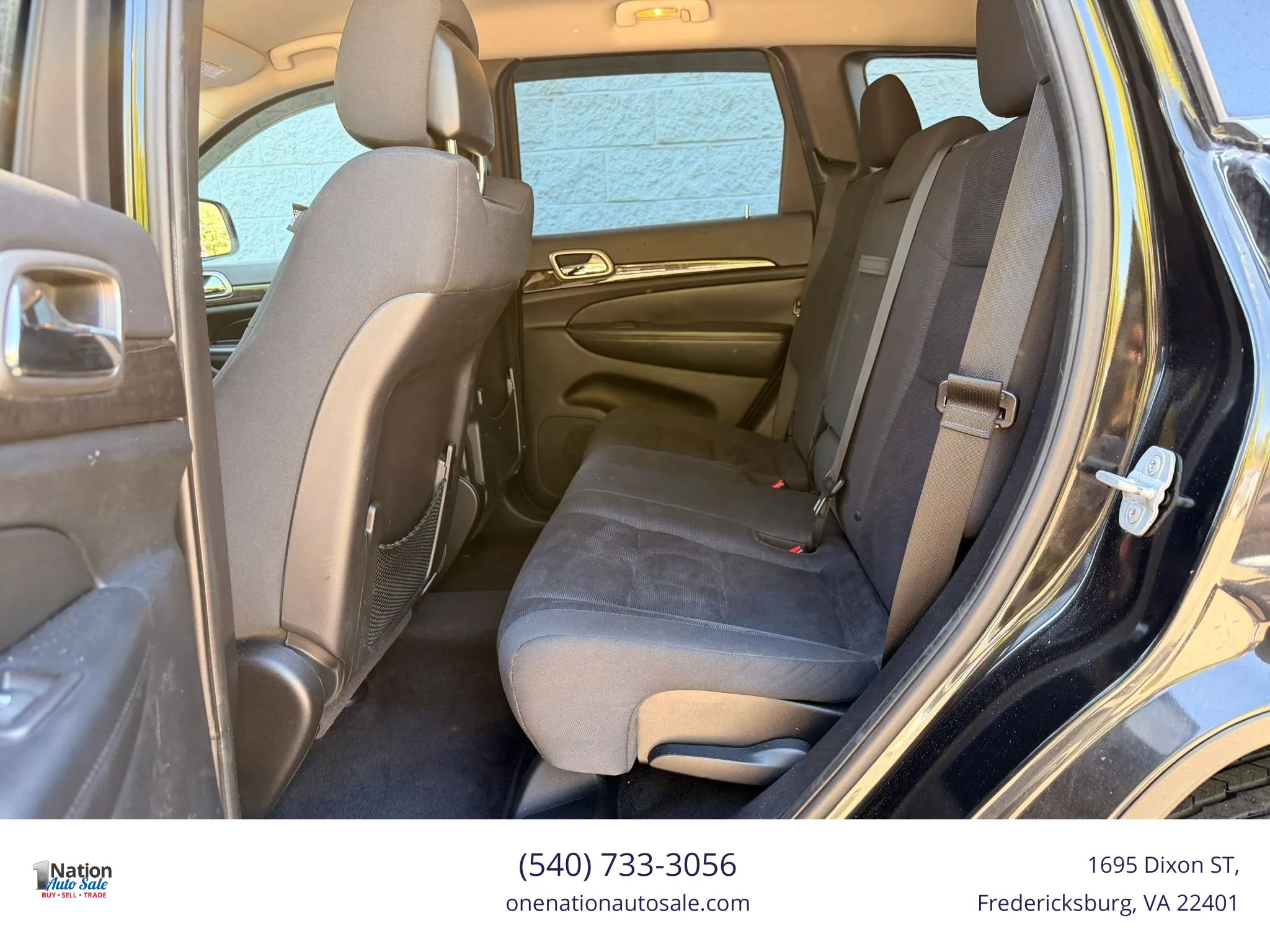 Used 2011 Jeep Grand Cherokee Laredo AWD/4WD image 17