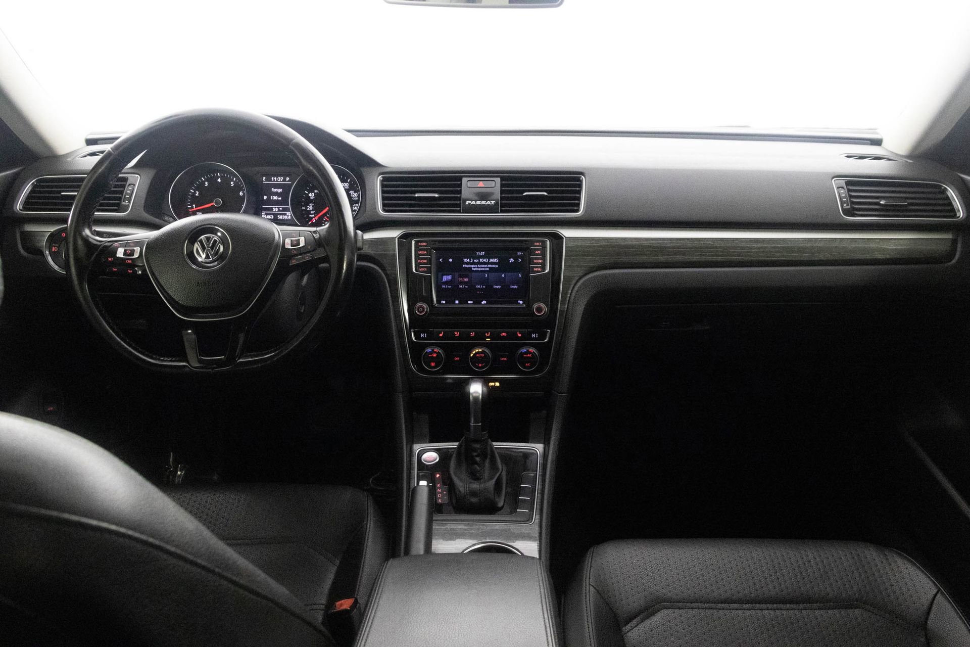 Used 2018 Volkswagen Passat 2.0T SE w/ SE Lighting Package image 22