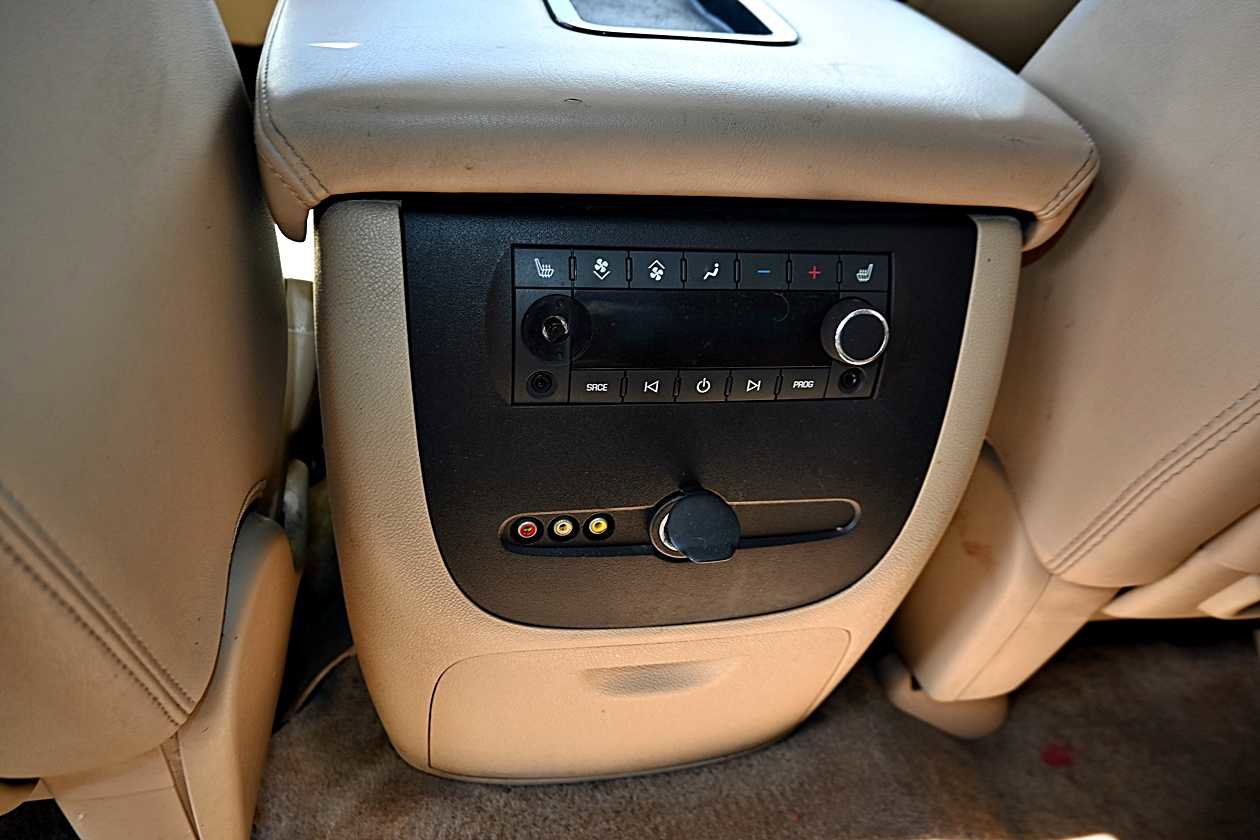 Used 2013 GMC Yukon Denali AWD/4WD image 16