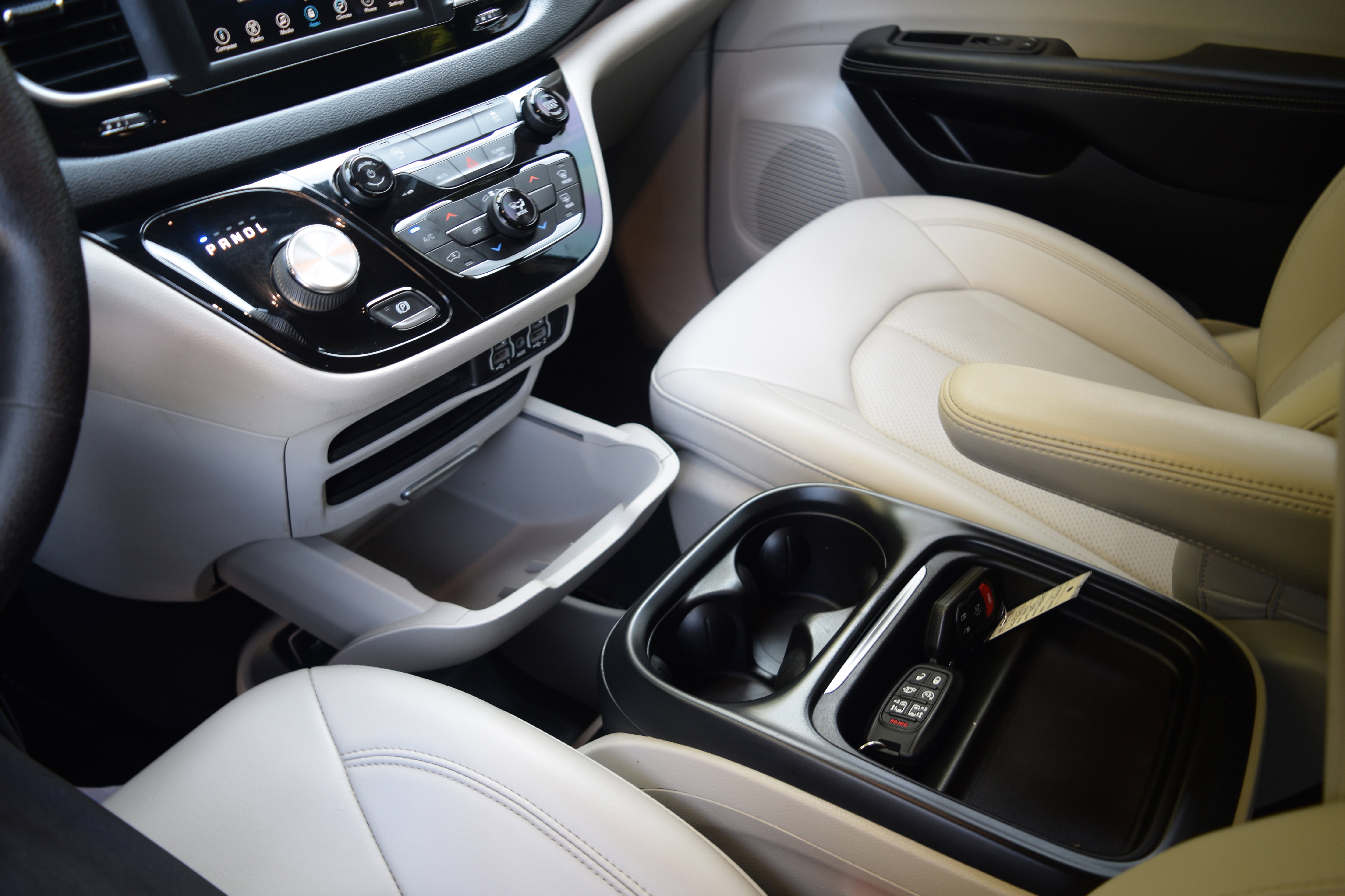 Used 2021 Chrysler Voyager Lxi image 13