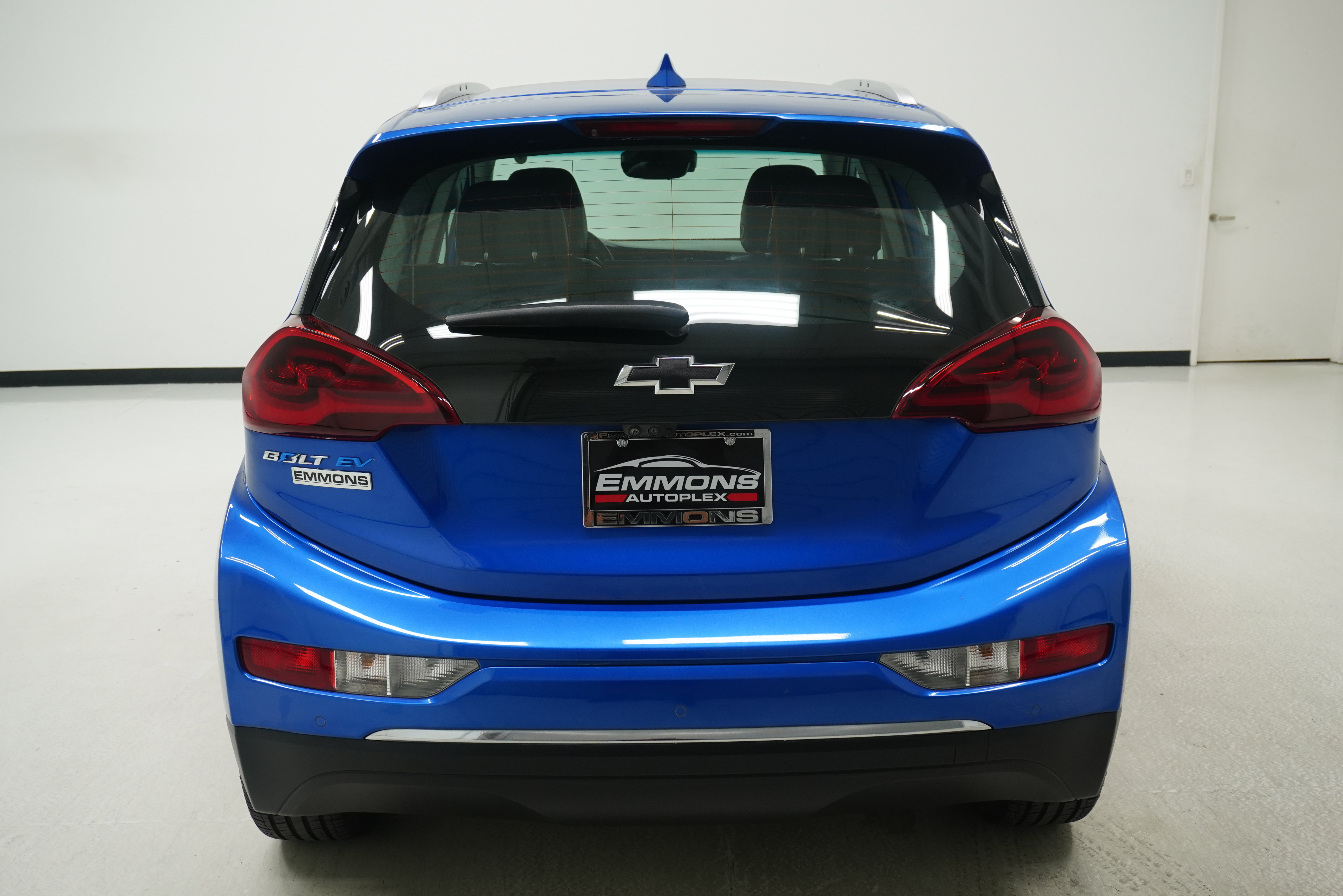 Used 2020 Chevrolet Bolt Premier w/ Infotainment Package FWD image 5