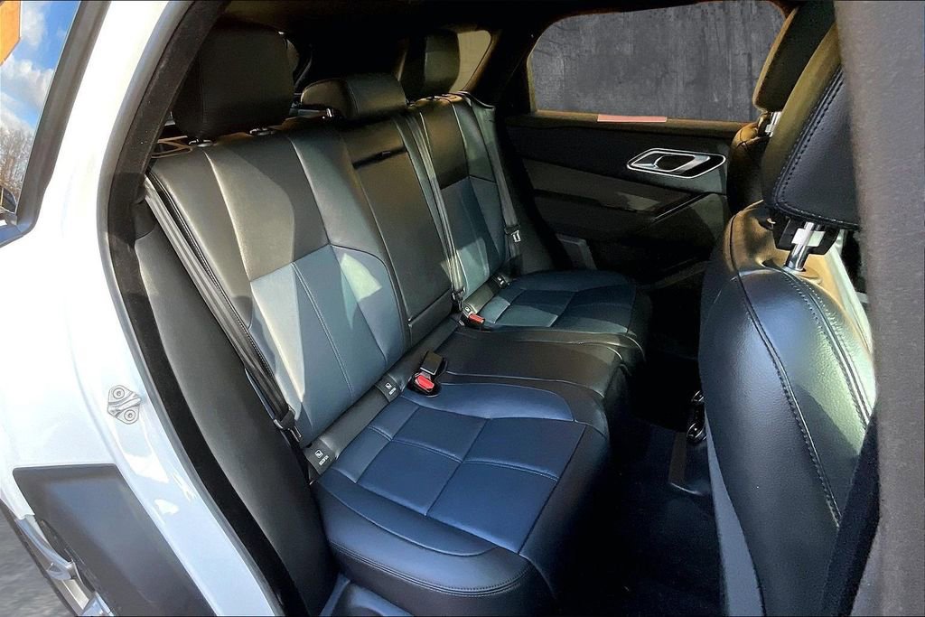 Certified 2025 Land Rover Range Rover Velar Dynamic SE image 25
