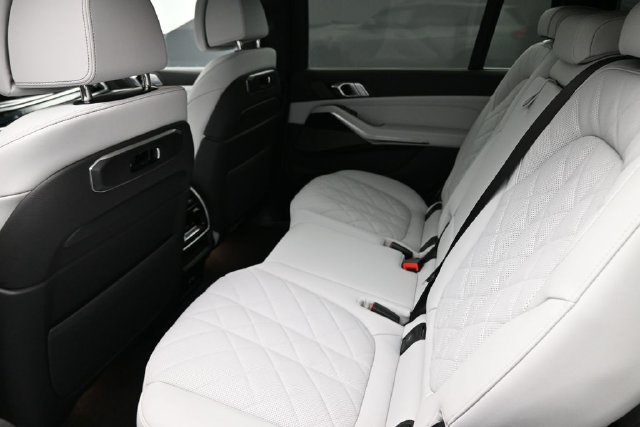 New 2027 BMW X7 xDrive40i w/ M Sport Package AWD/4WD image 19