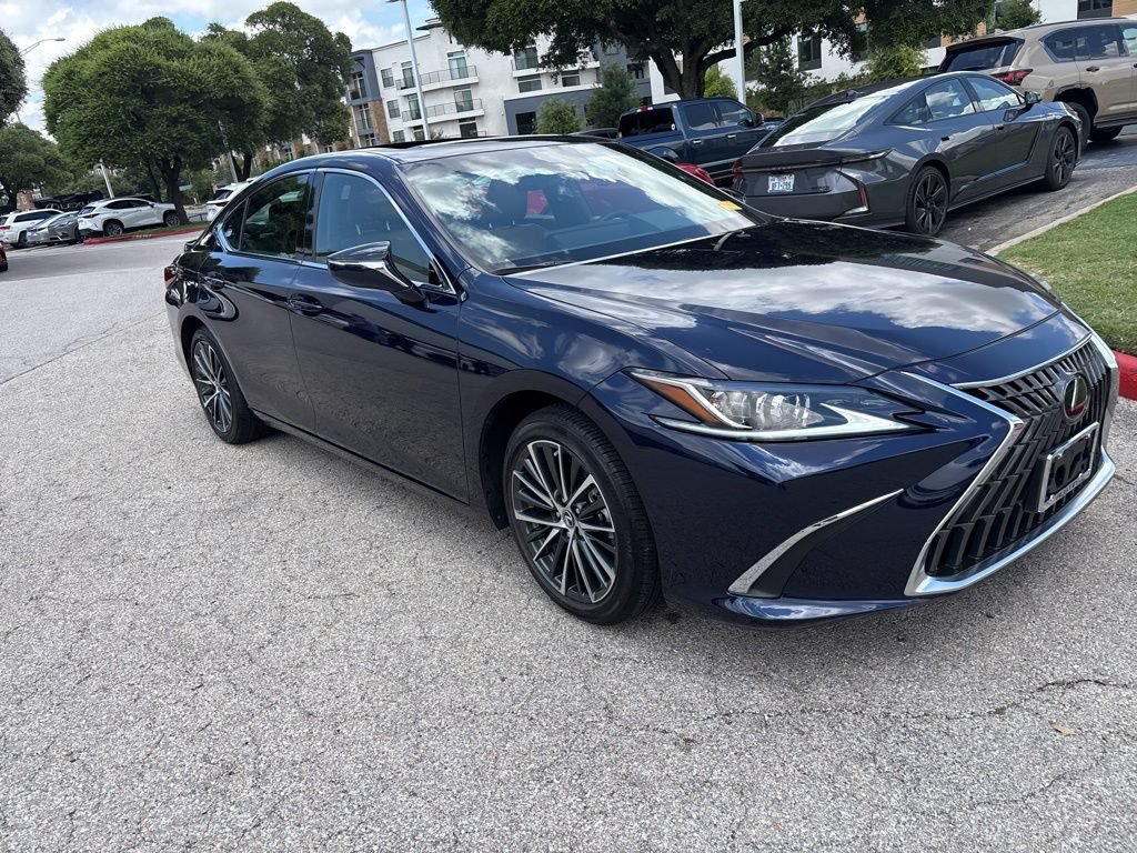 Used 2025 Lexus ES 300h w/ Premium Package FWD image 7