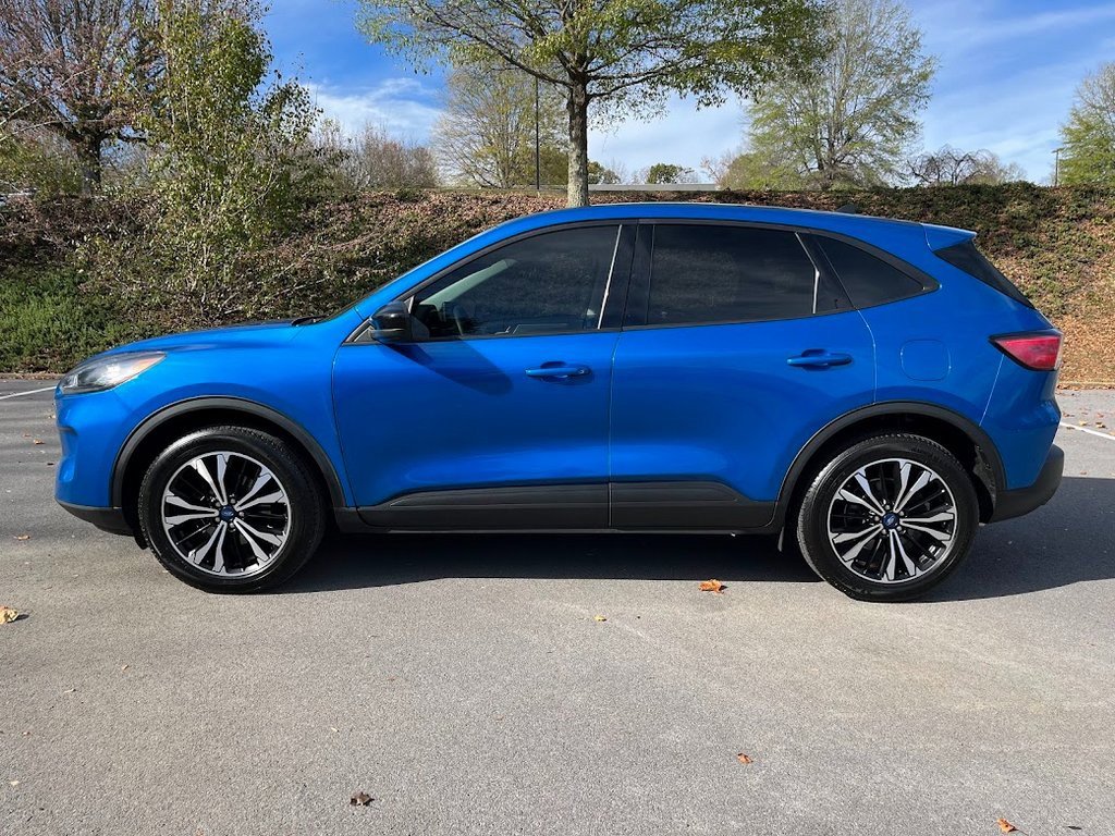 Used 2021 Ford Escape SE w/ SE Sport Appearance Package image 23