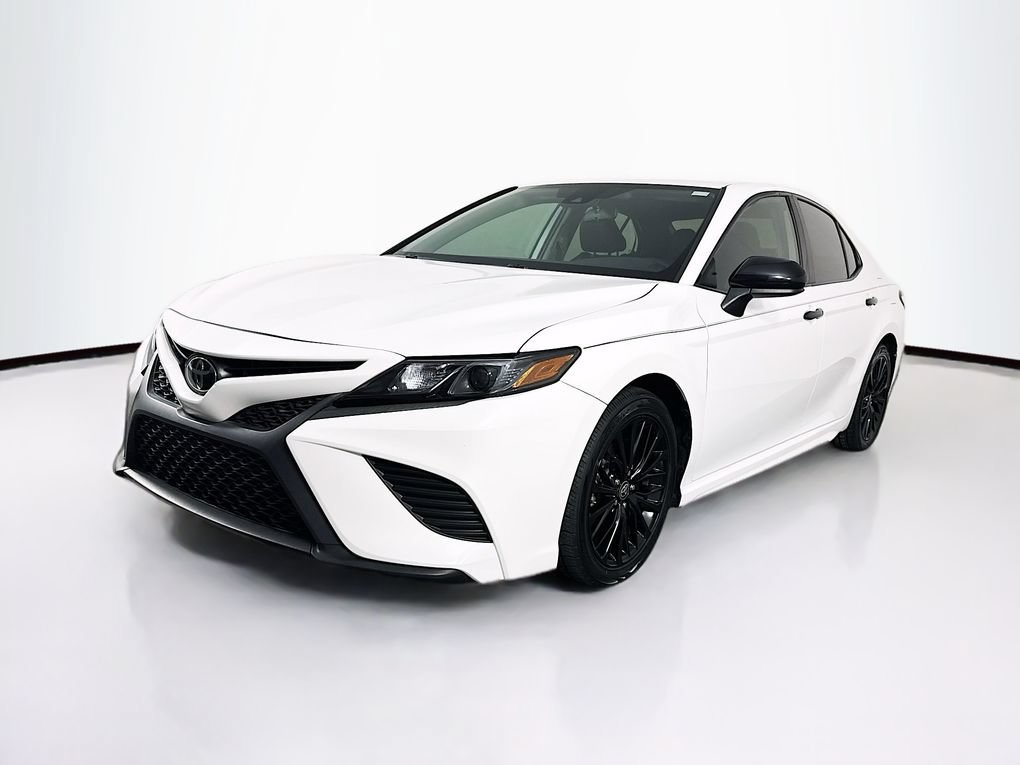 Used 2020 Toyota Camry SE FWD image 3