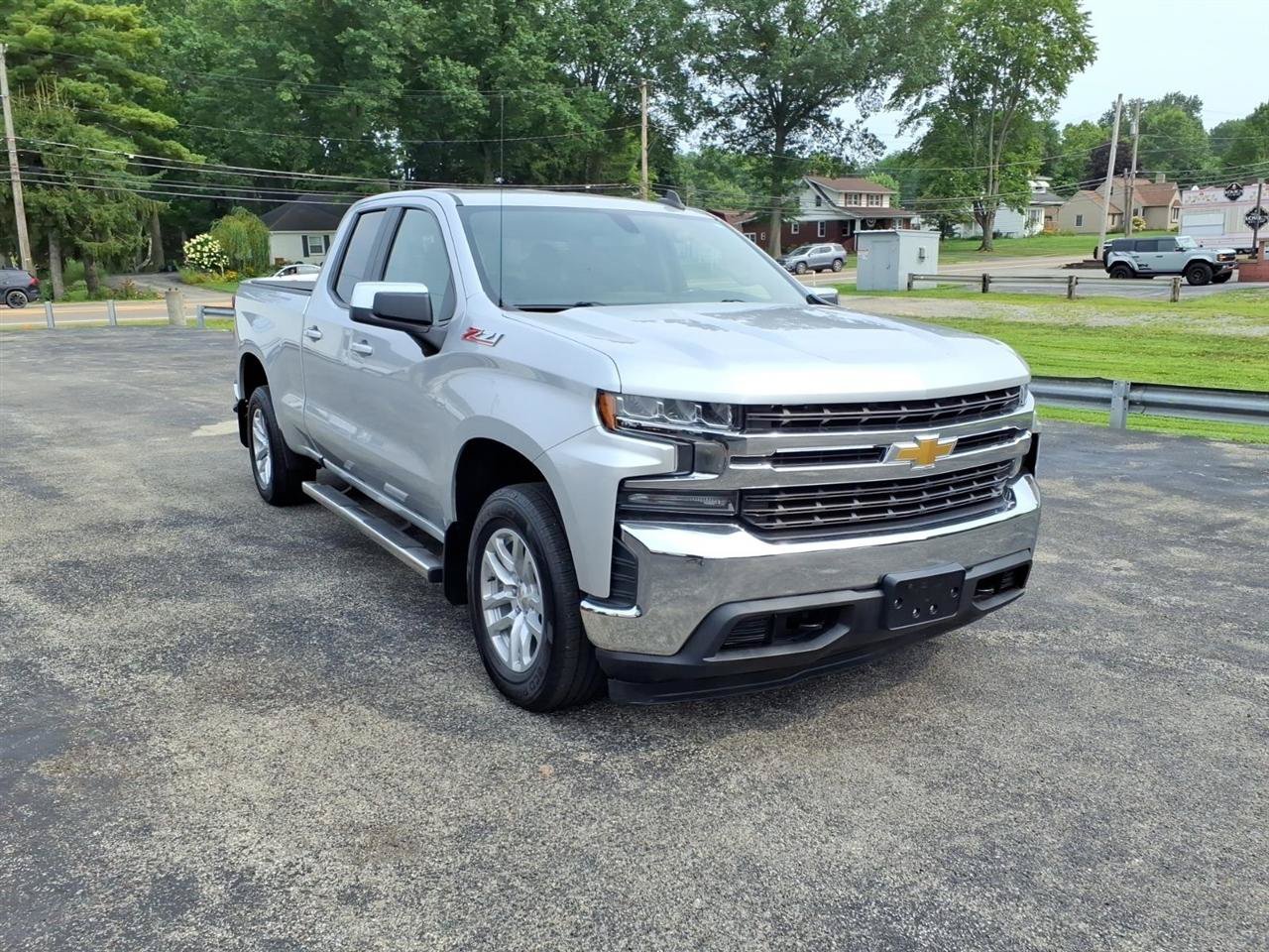 Used 2019 Chevrolet Silverado 1500 LT w/ All-Star Edition AWD/4WD image 3