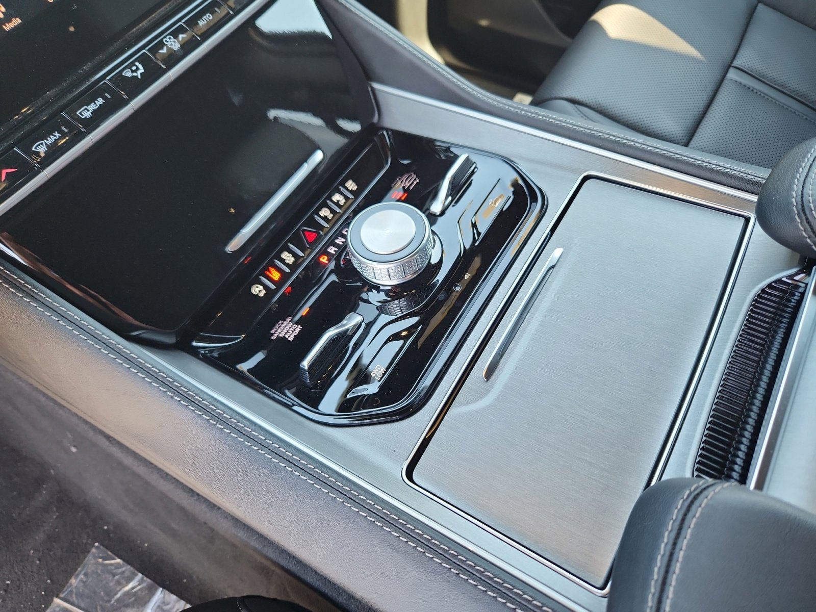 New 2025 Jeep Wagoneer Series II w/ Convenience Group I image 16