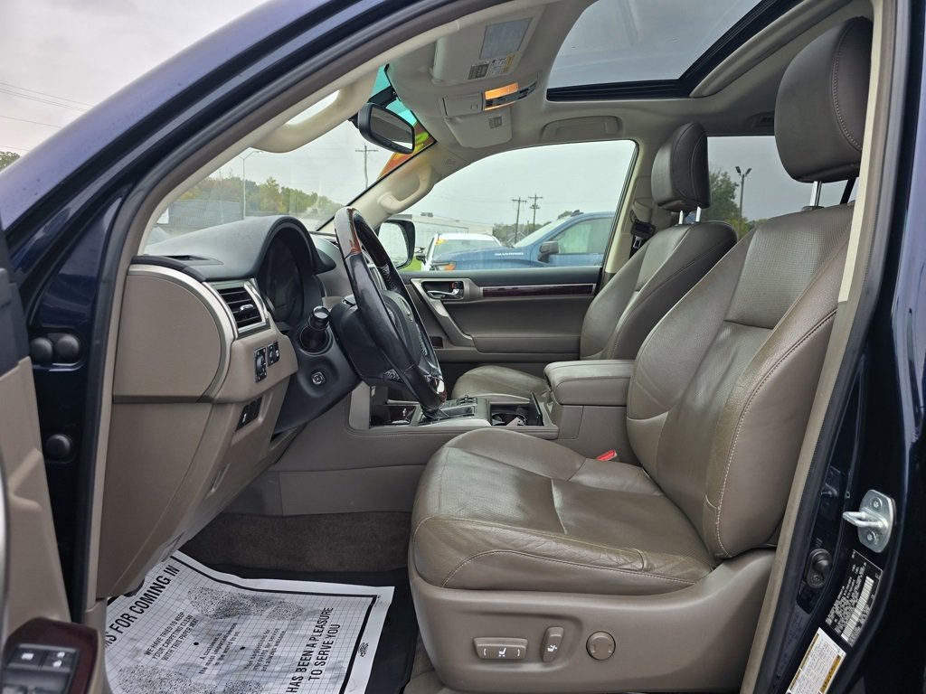 Used 2017 Lexus GX 460 image 17