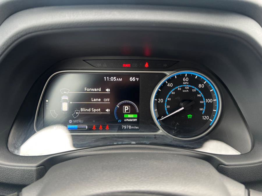 Used 2025 Nissan Leaf S image 13